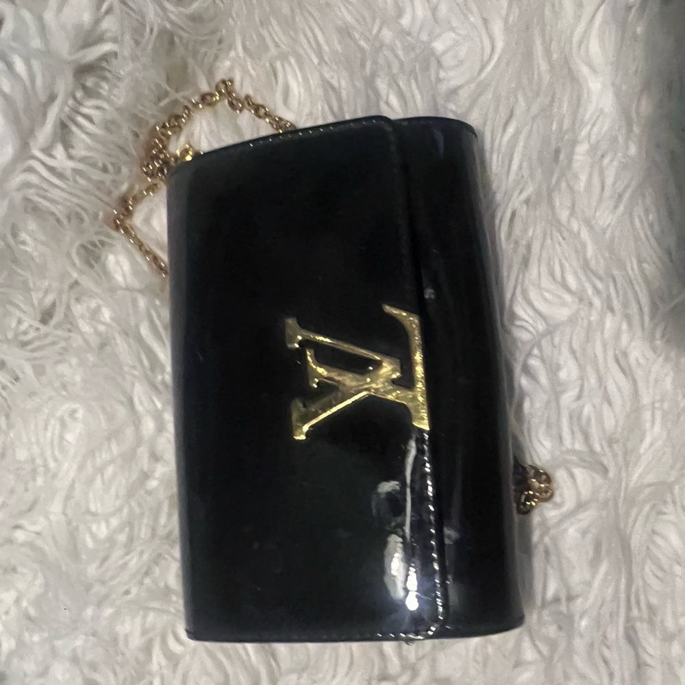 L. Patent l Louis Vuitton Patent Louise PM Chain Clutch Black
